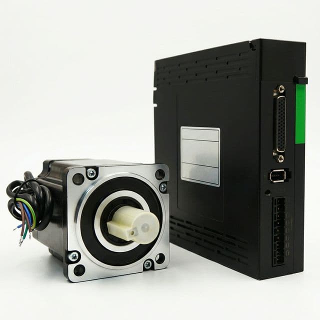 AC servo motor with integrated driver